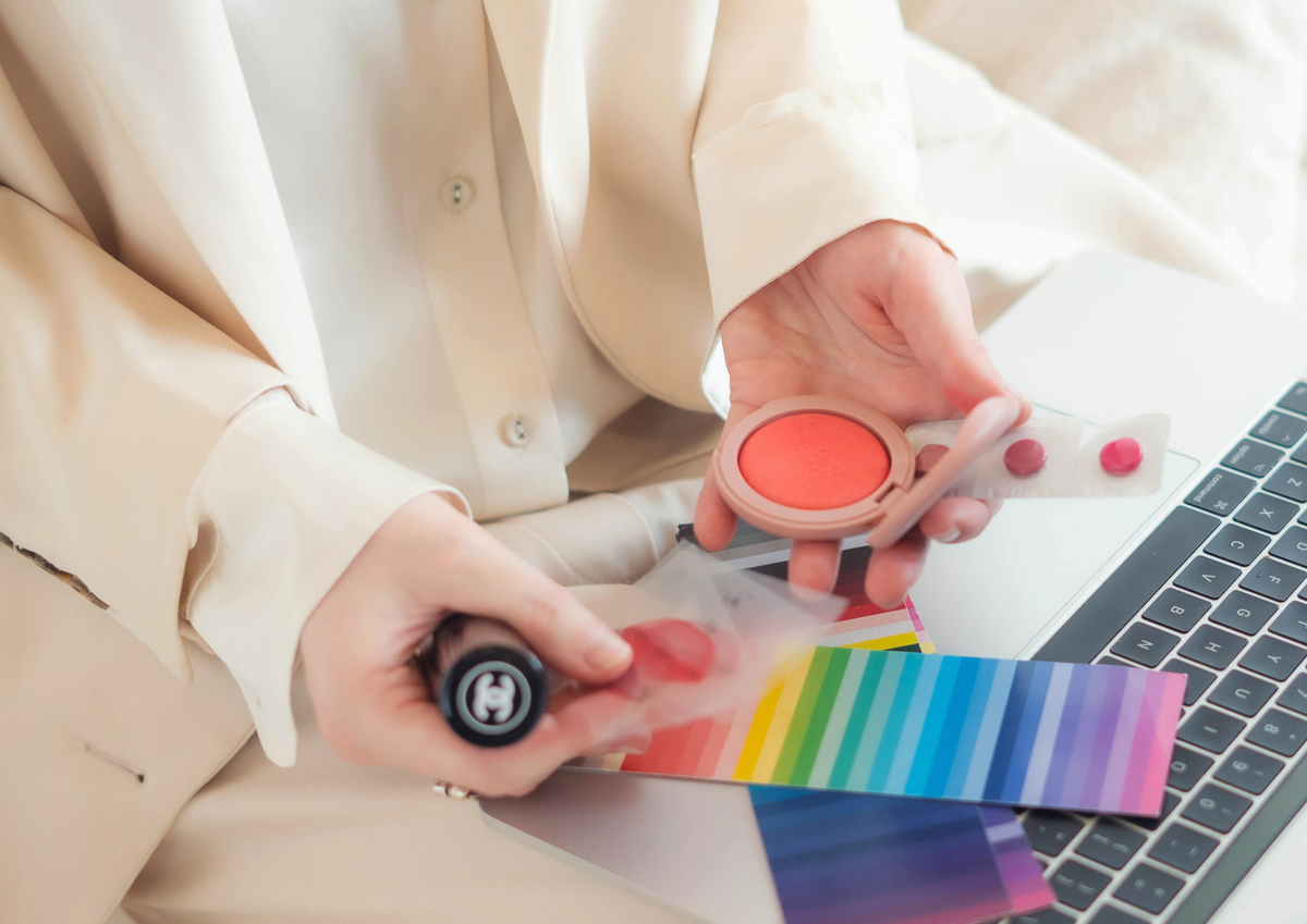 Online Signature Color Analysis